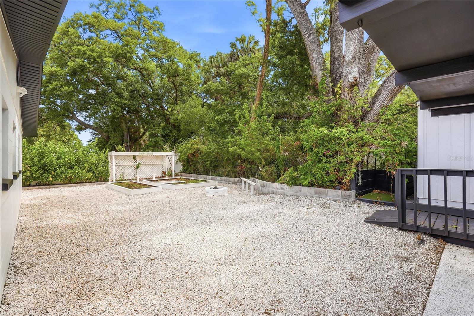 YEATS 1ST ADD TO PORT TAMPA CIRCLE - Residential