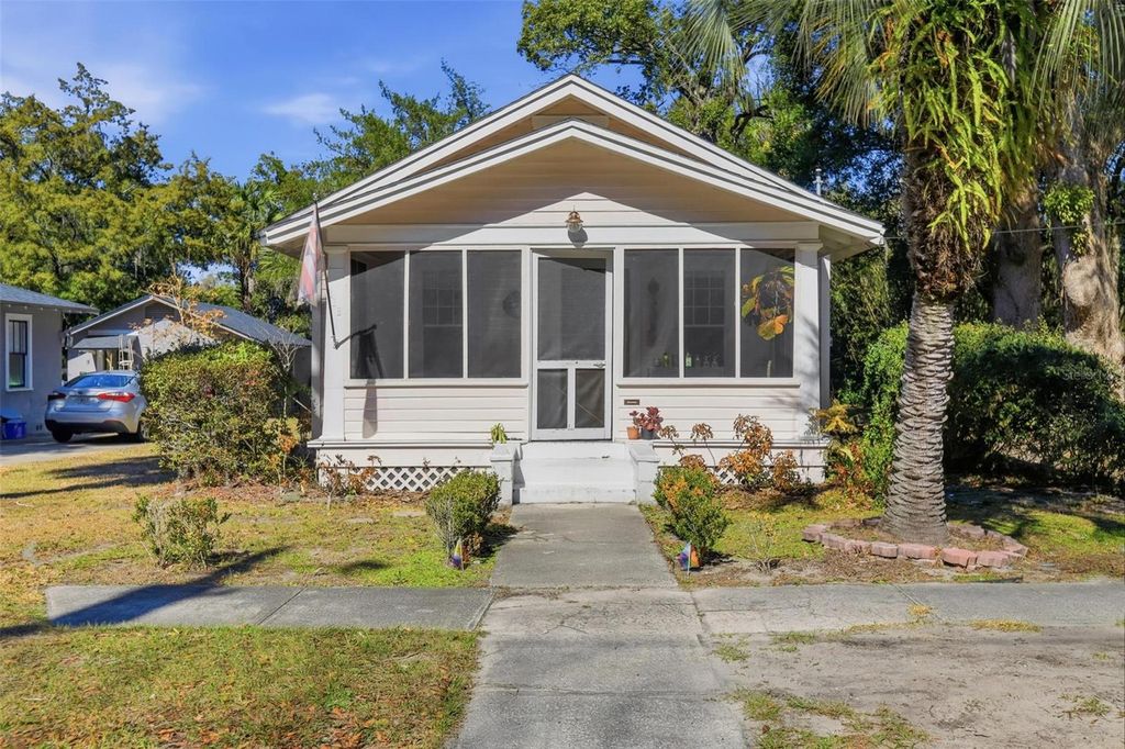 Photo of 319 W University Avenue, Deland, FL 32720 (MLS # V4947244)