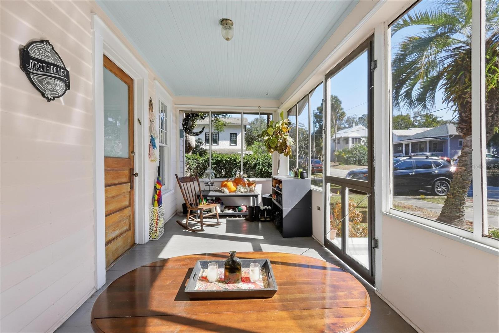 319 W UNIVERSITY AVENUE