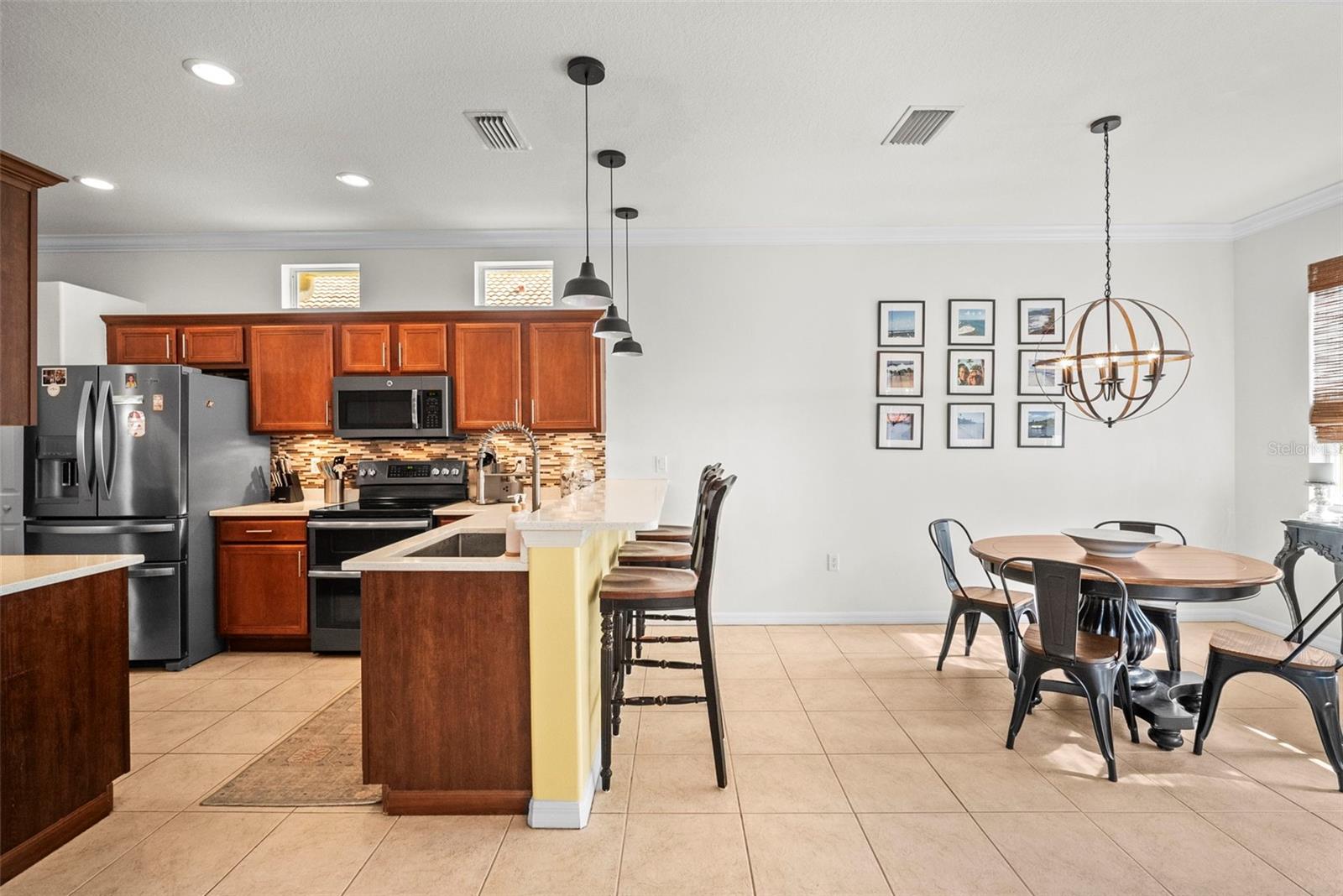 PALM LAKES - Residential