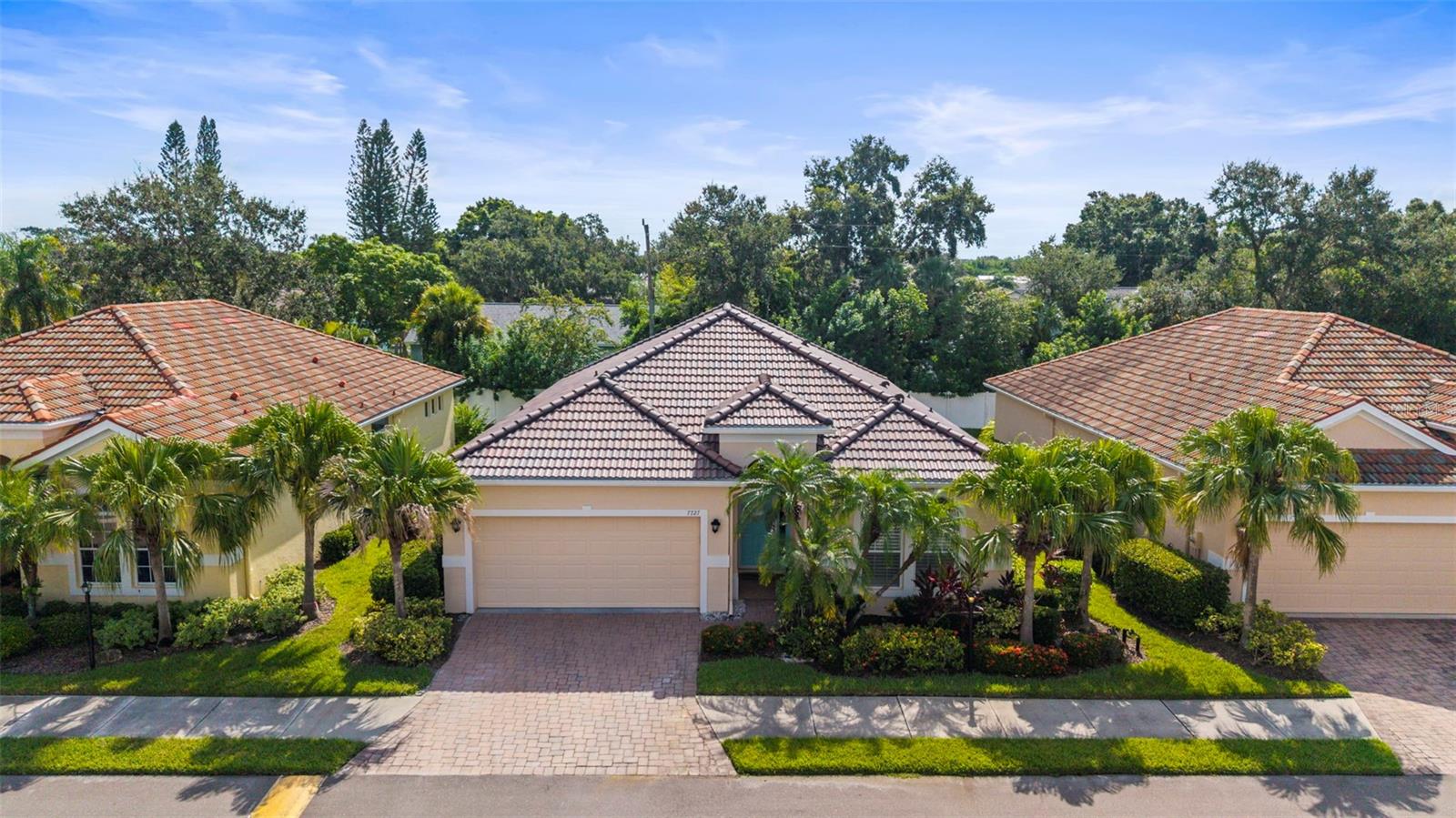 PALM LAKES - Residential