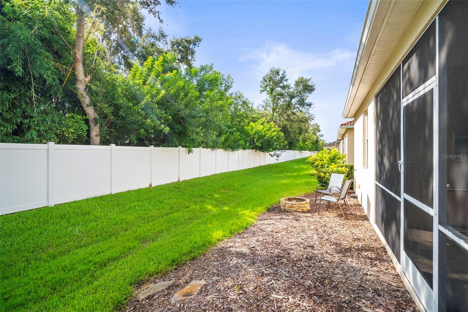 PALM LAKES - Residential