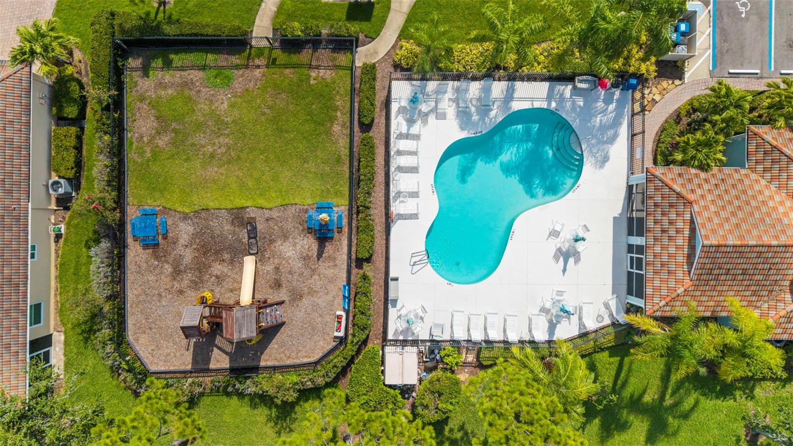 PALM LAKES - Residential