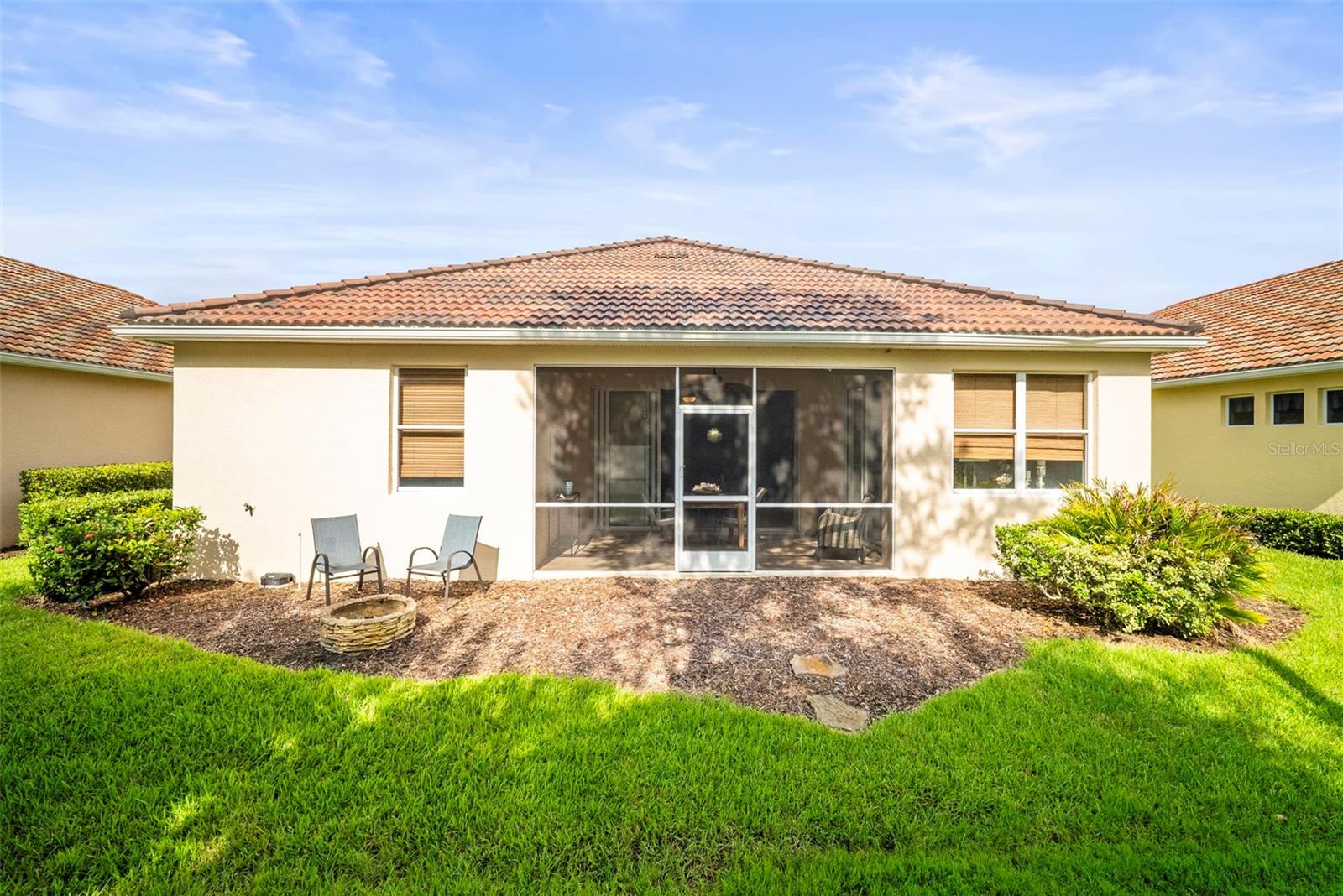 PALM LAKES - Residential