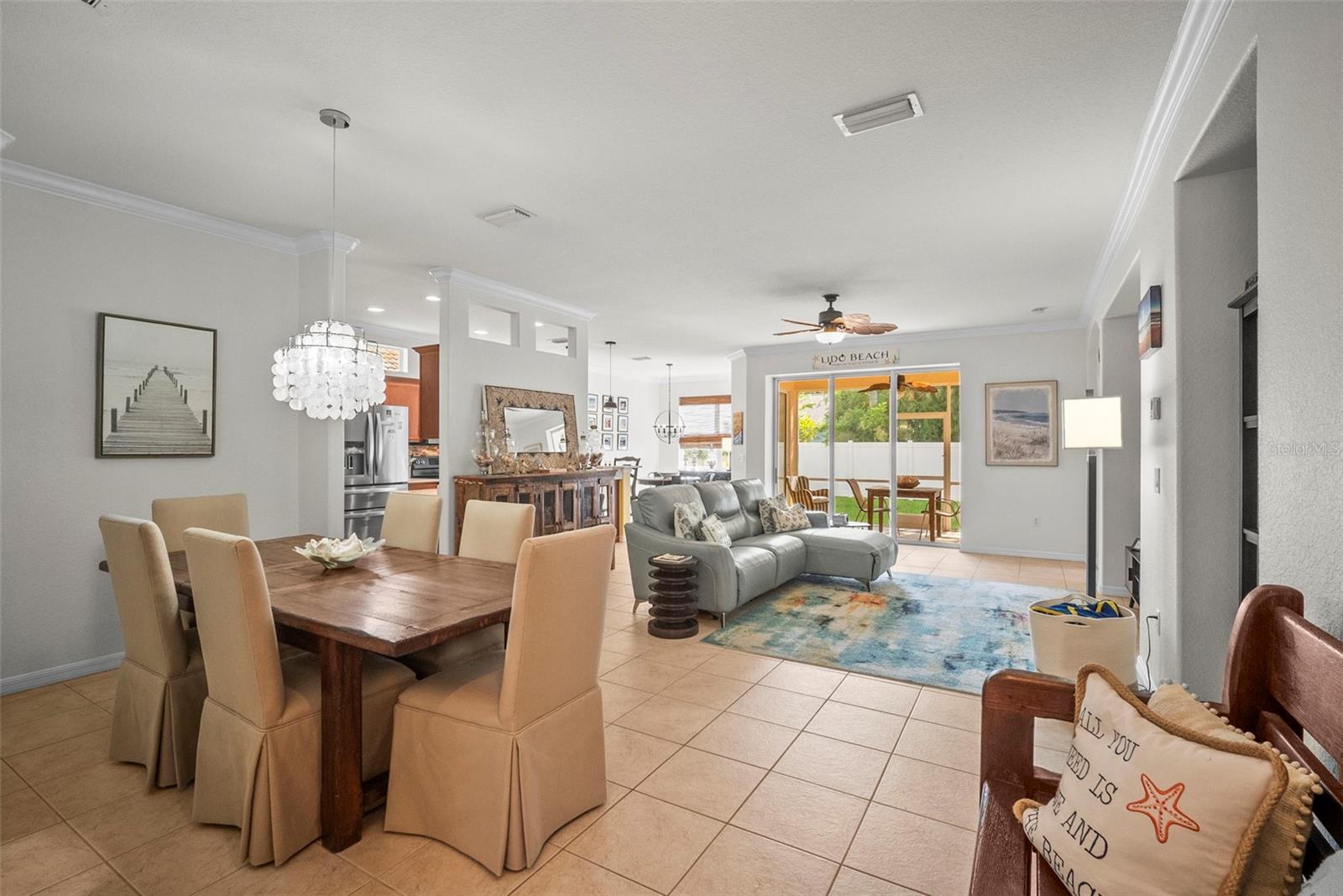 PALM LAKES - Residential