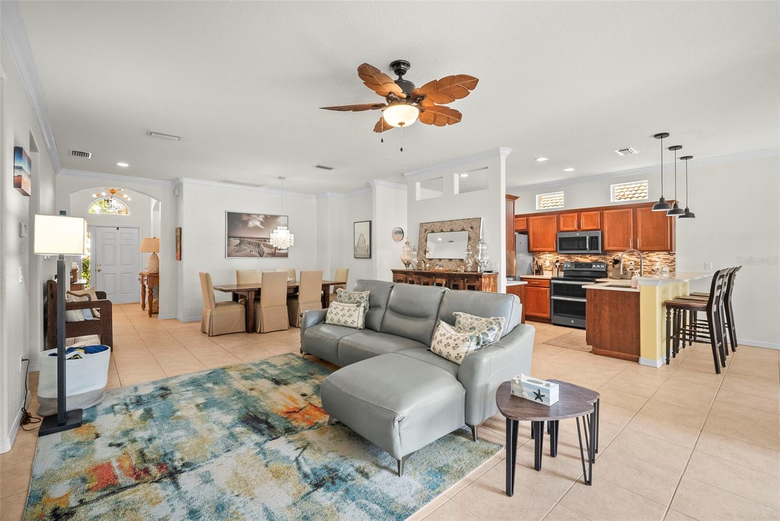 PALM LAKES - Residential