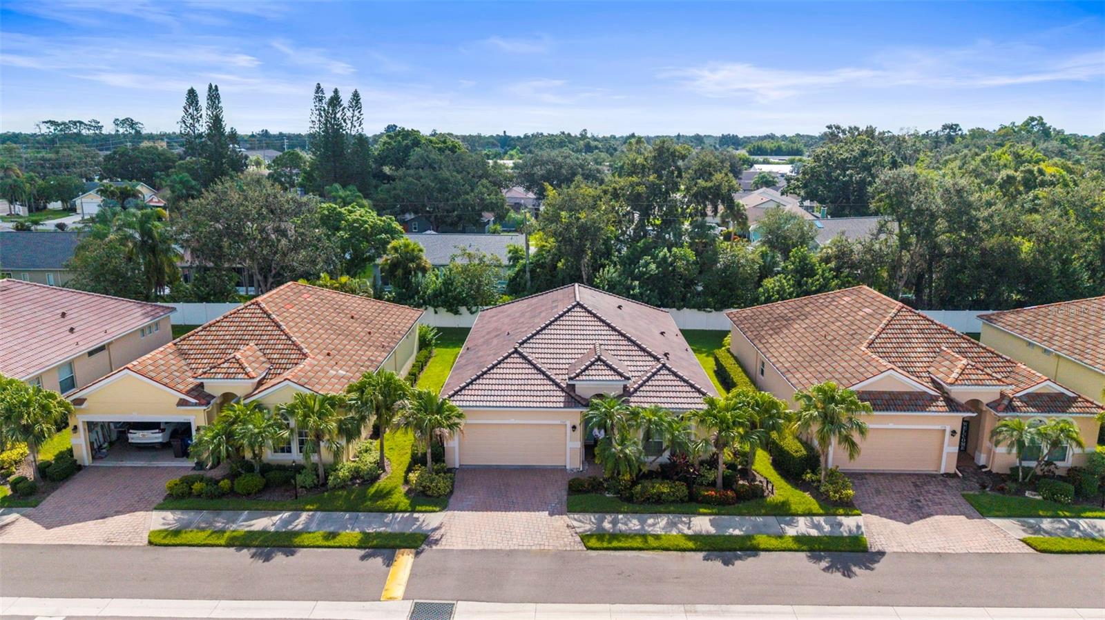 PALM LAKES - Residential