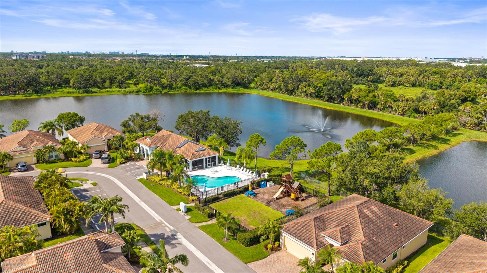 PALM LAKES - Residential