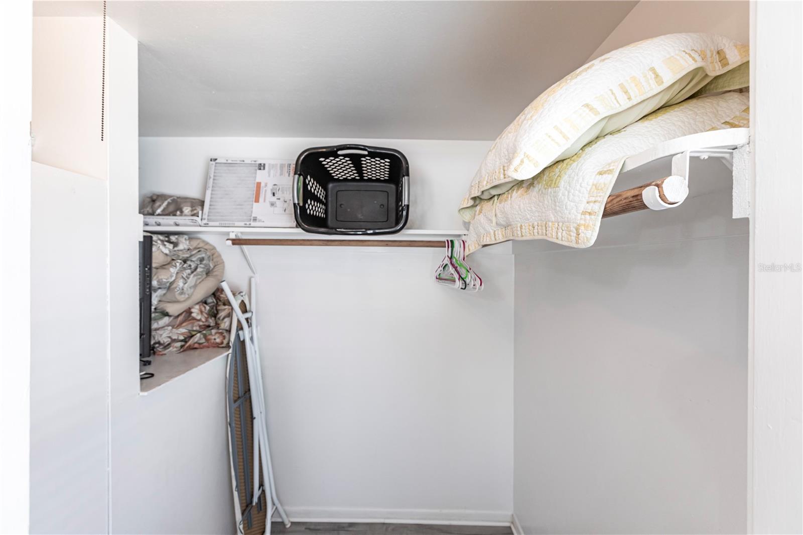 ALOHA KAI APTS - Residential Lease