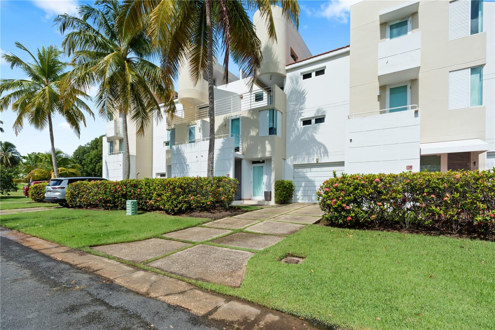 VILLAS DE GOLF WEST - Residential