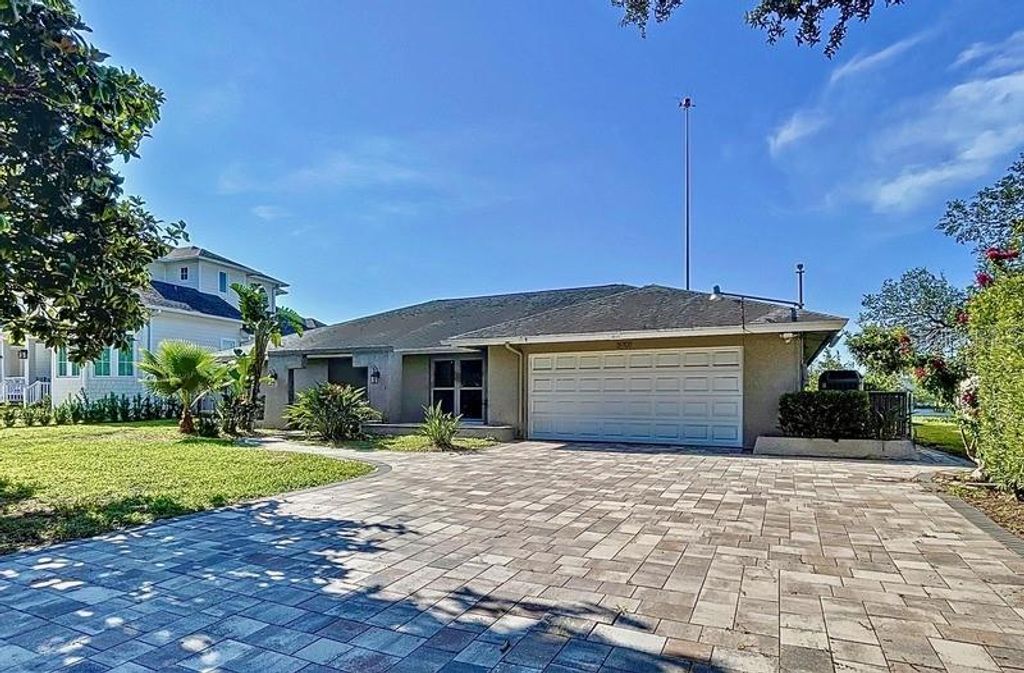Photo of 3901 E Eden Roc Circle, Tampa, FL 33634 (MLS # J994429)