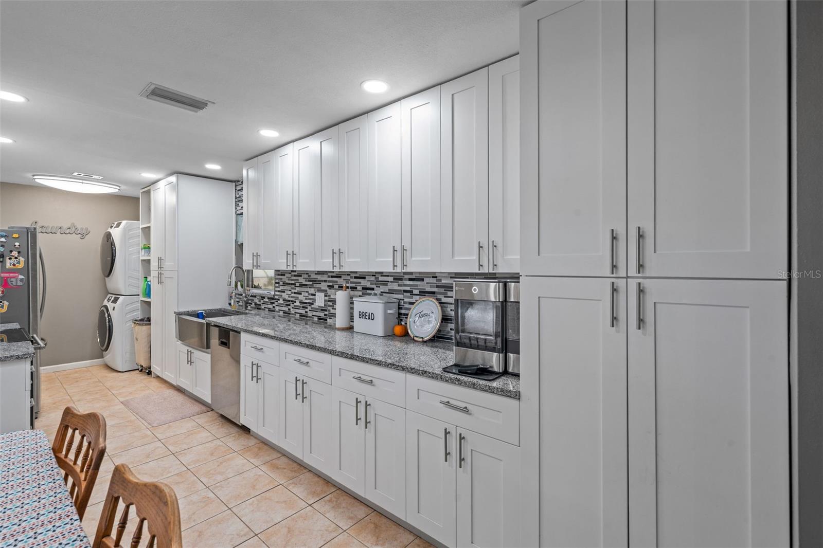 OAK VIEW MANOR - Residential