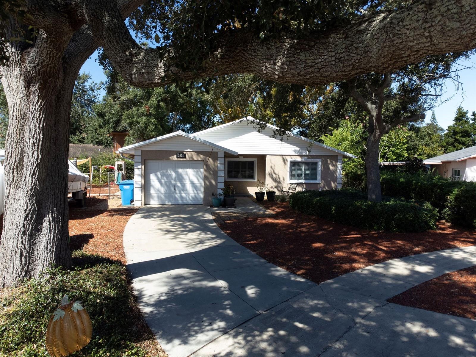 OAK VIEW MANOR - Residential