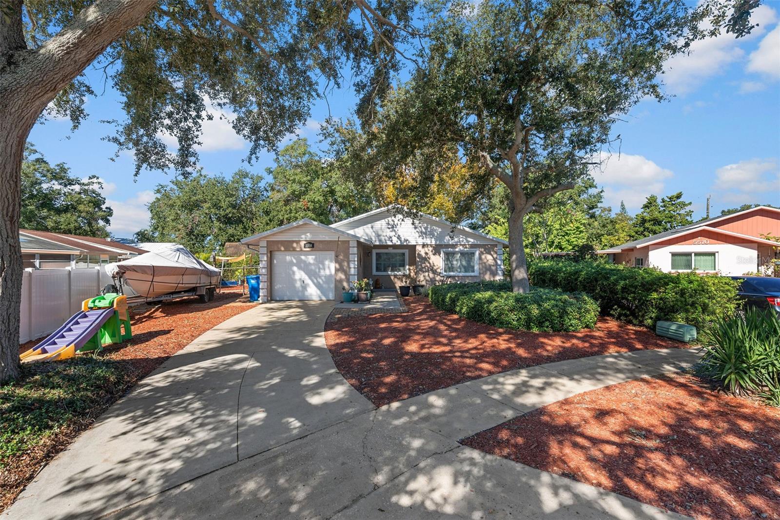 OAK VIEW MANOR - Residential