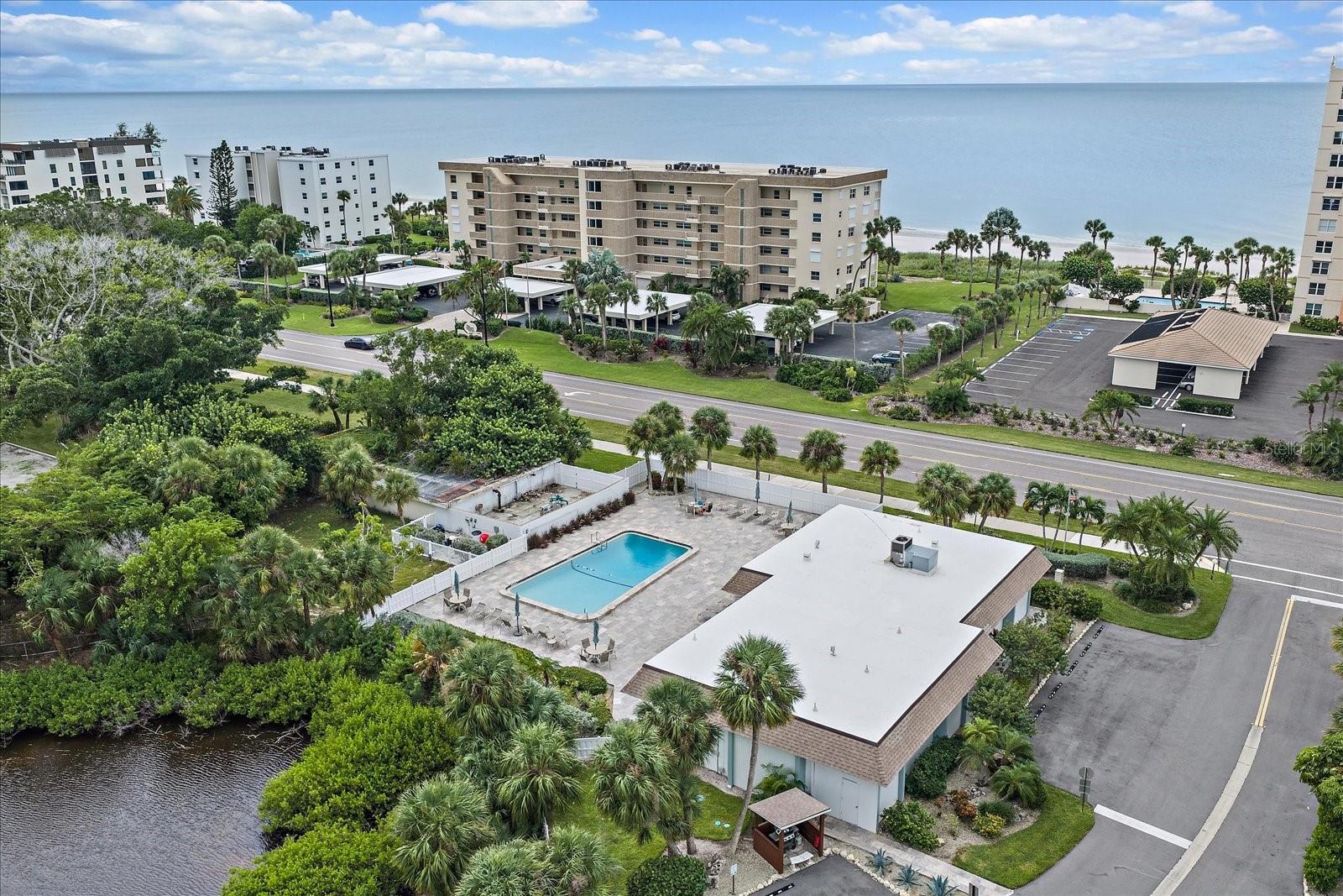 575 SUTTON PLACE, LONGBOAT KEY, FL, 34228 2 575 SUTTON PLACE