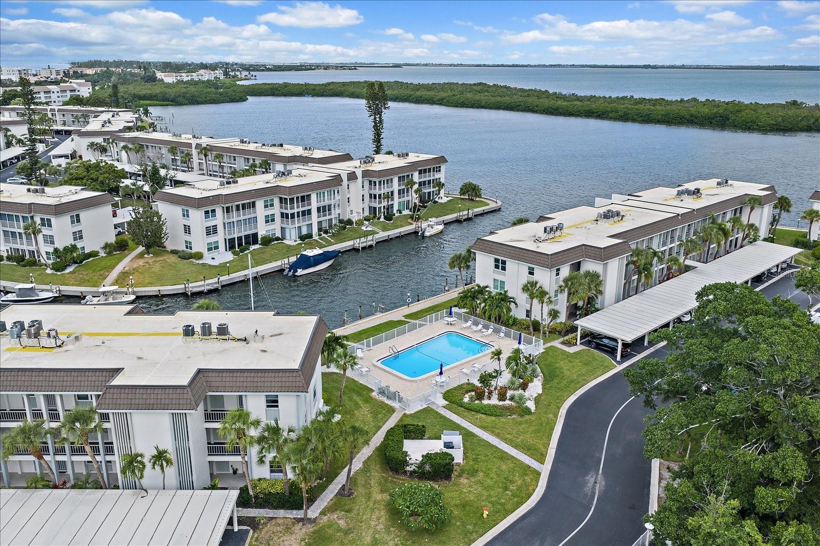575 SUTTON PLACE, LONGBOAT KEY, FL, 34228 1 575 SUTTON PLACE