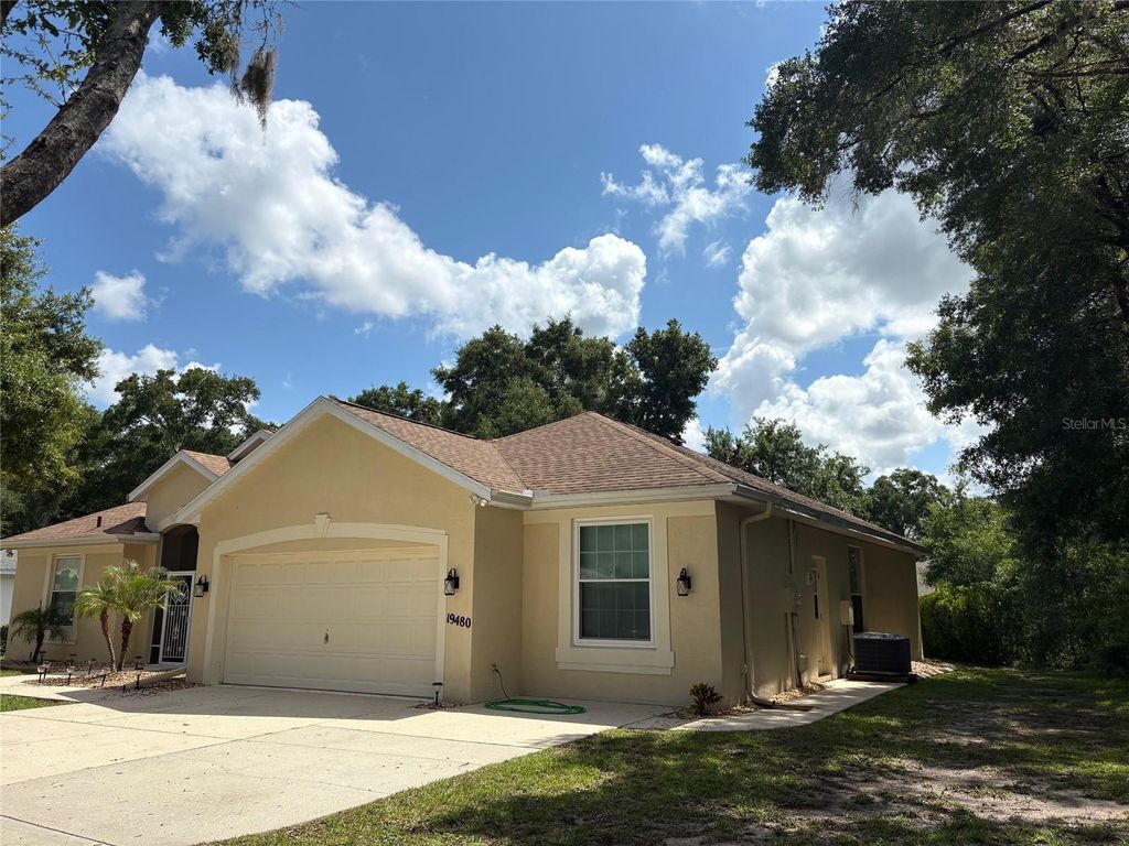 Photo of 19480 SW 100th Loop, Dunnellon, FL 34432 (MLS # OM704557)