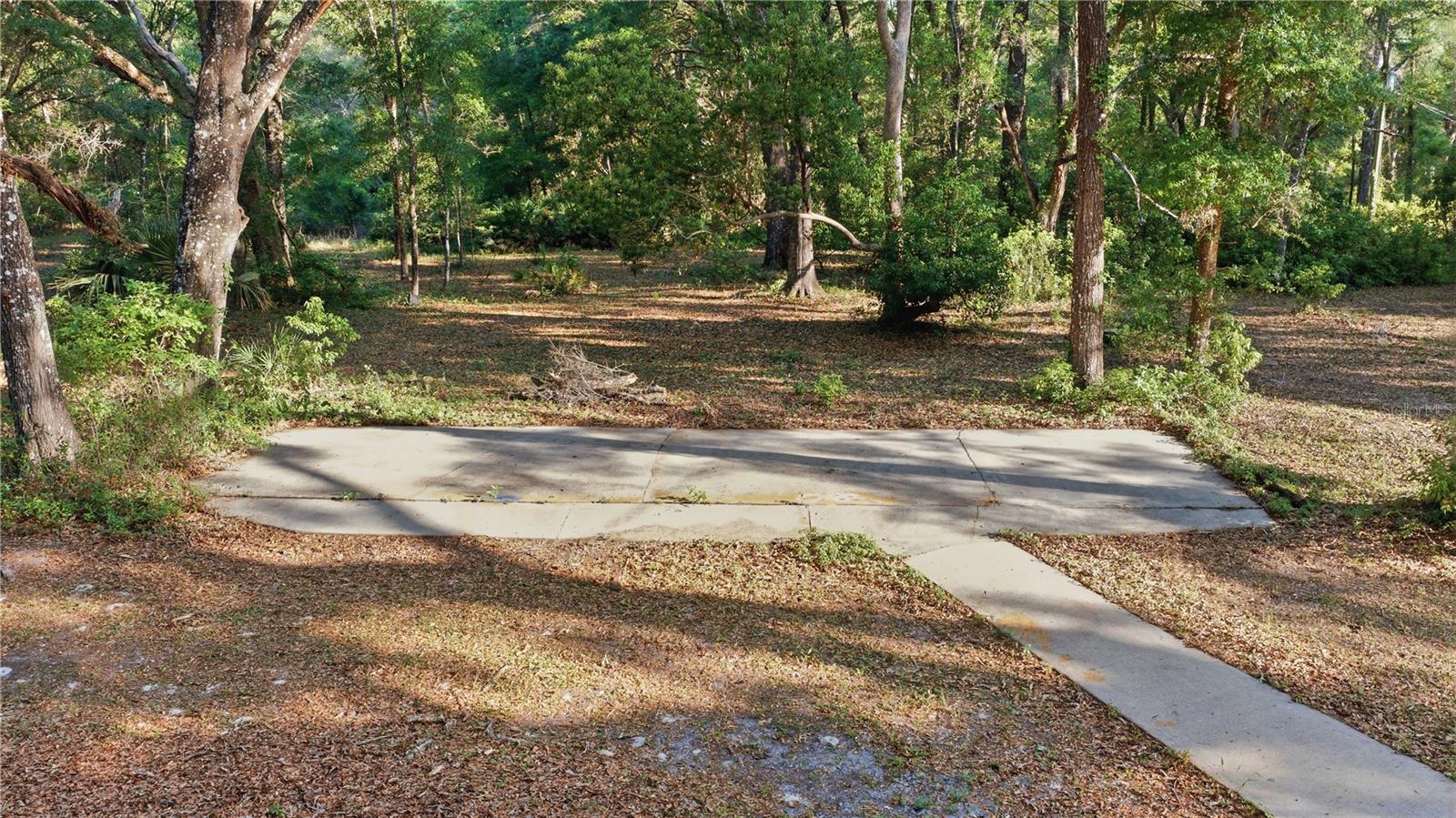 RALEIGH OAKS - Residential