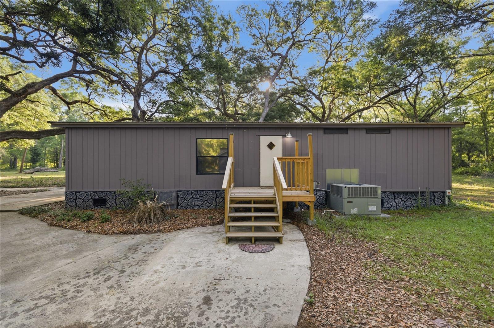 RALEIGH OAKS - Residential