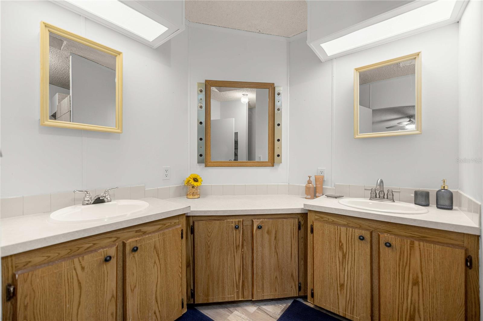 RALEIGH OAKS - Residential