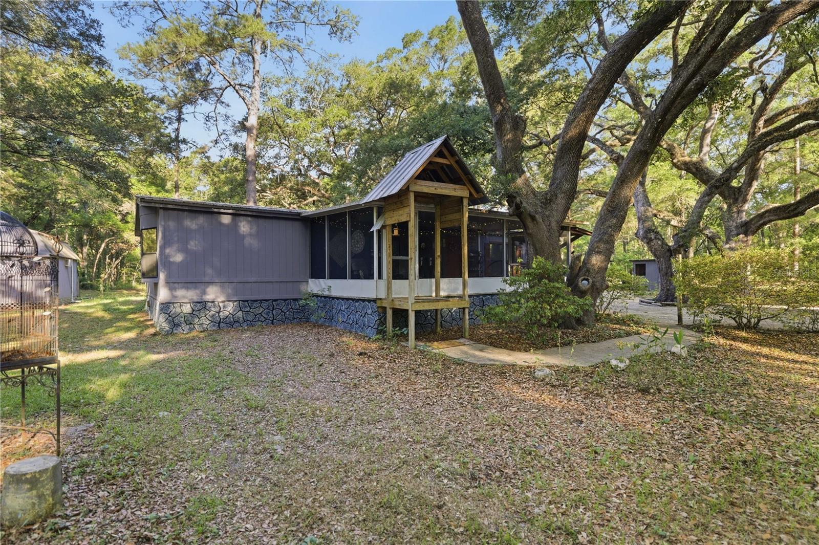 RALEIGH OAKS - Residential