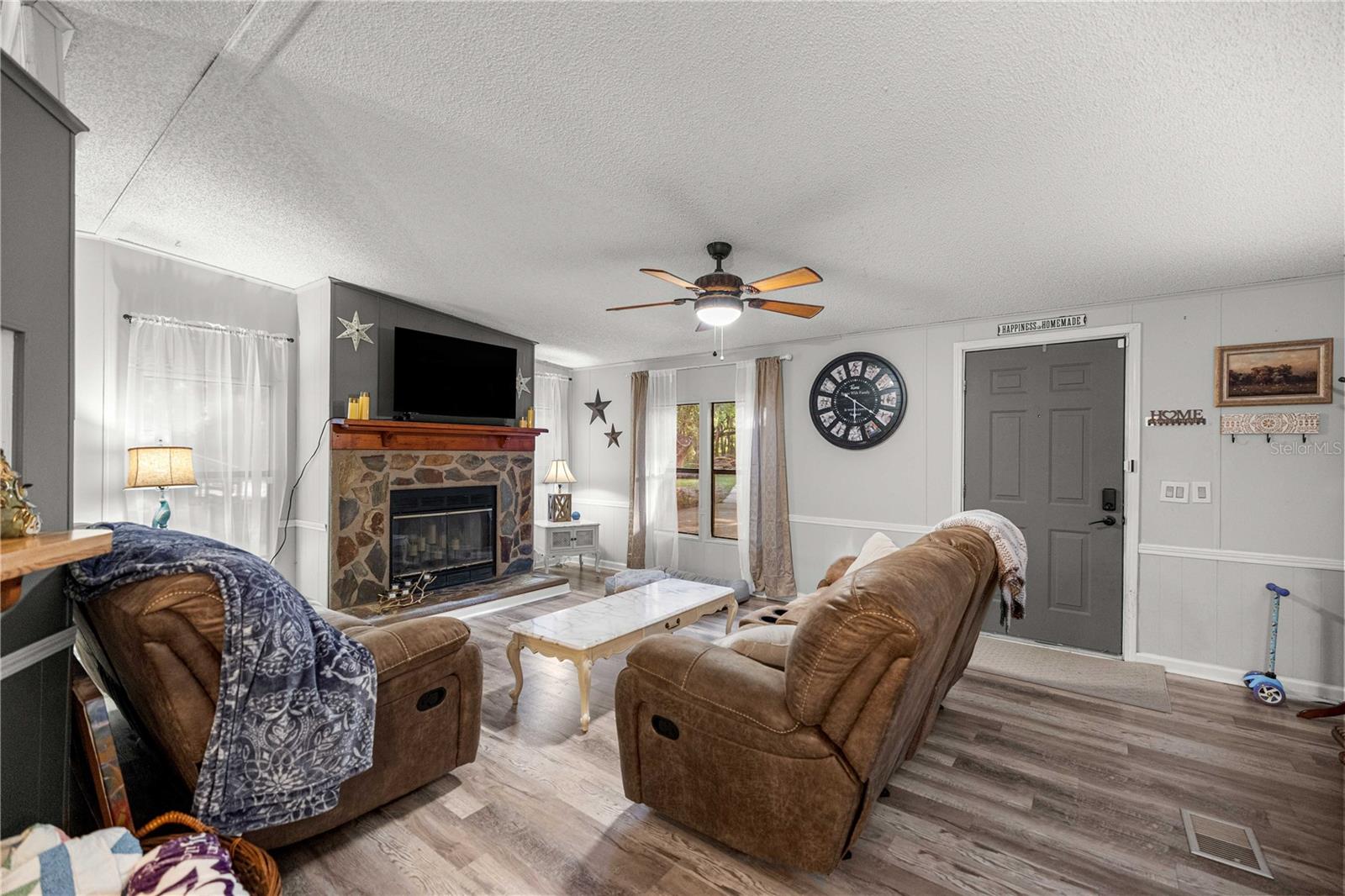 RALEIGH OAKS - Residential