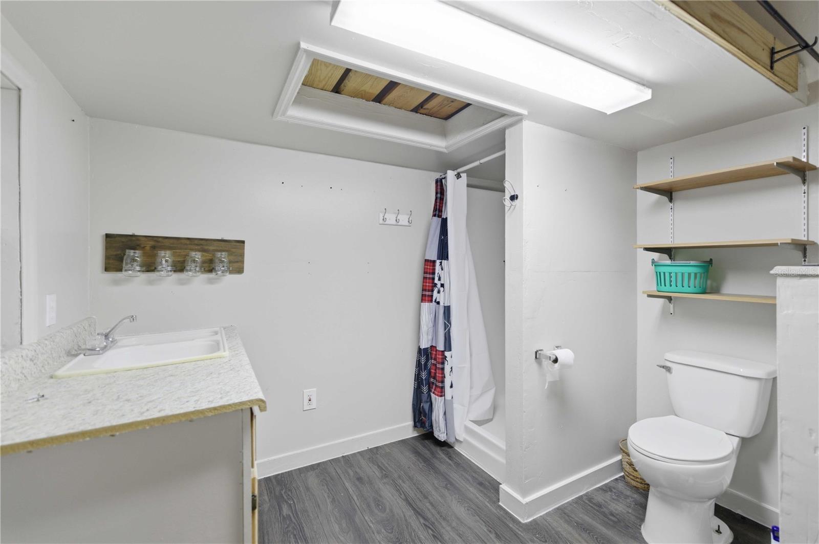 RALEIGH OAKS - Residential