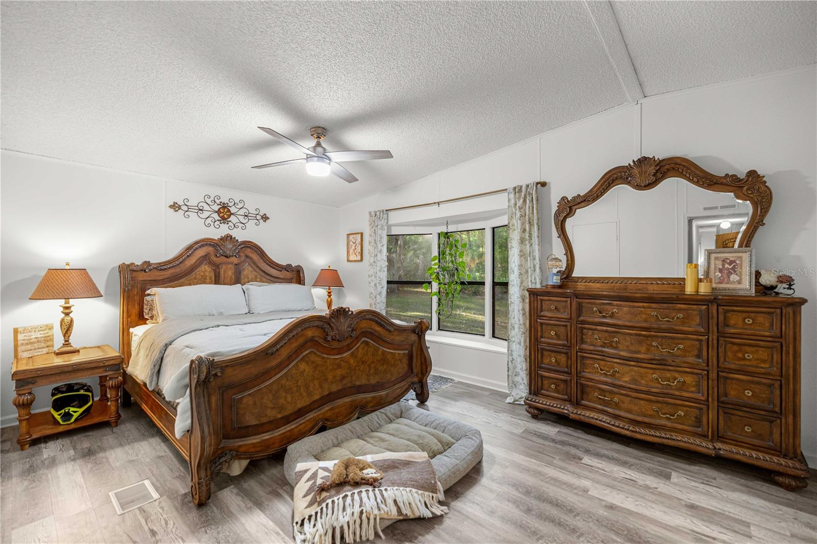 RALEIGH OAKS - Residential