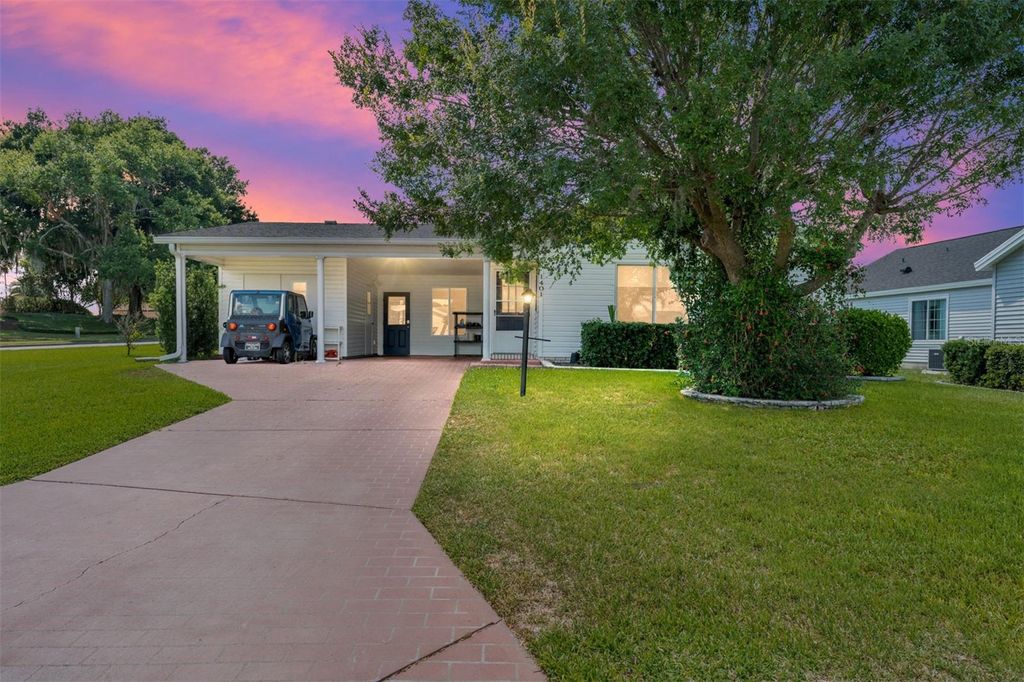 Photo of 1401 W Schwartz Boulevard, Lady Lake, FL 32159 (MLS # OM721974)