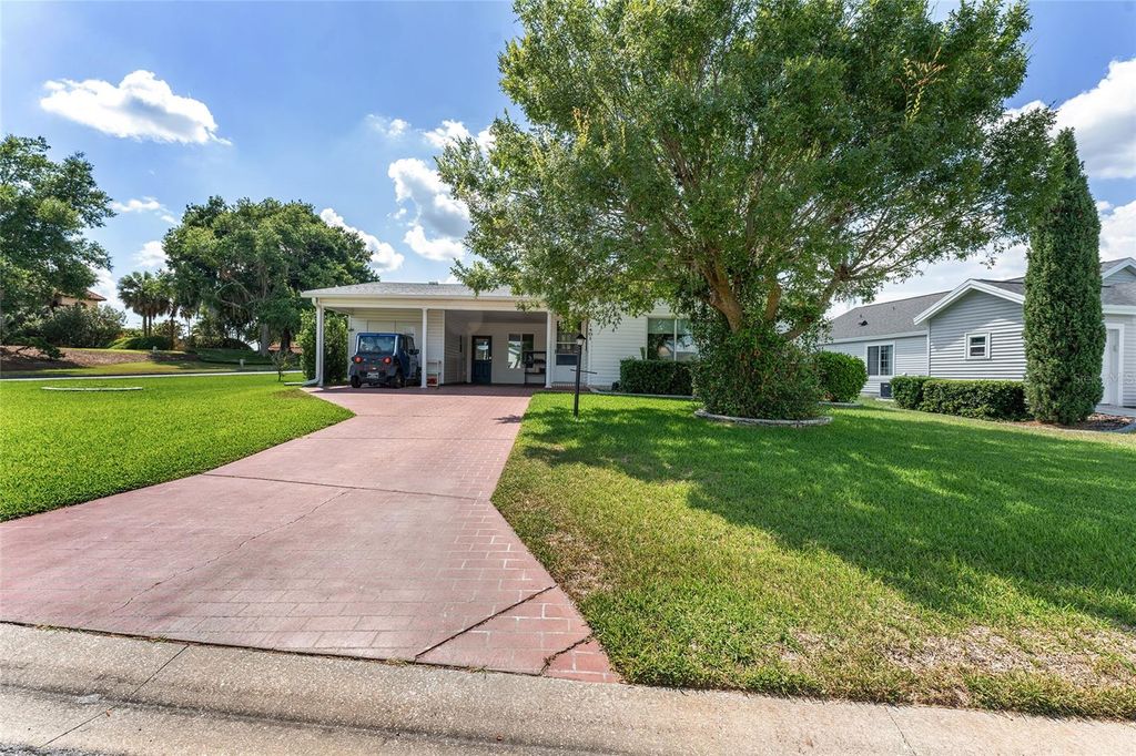 Photo of 1401 W Schwartz Boulevard, Lady Lake, FL 32159 (MLS # OM721974)