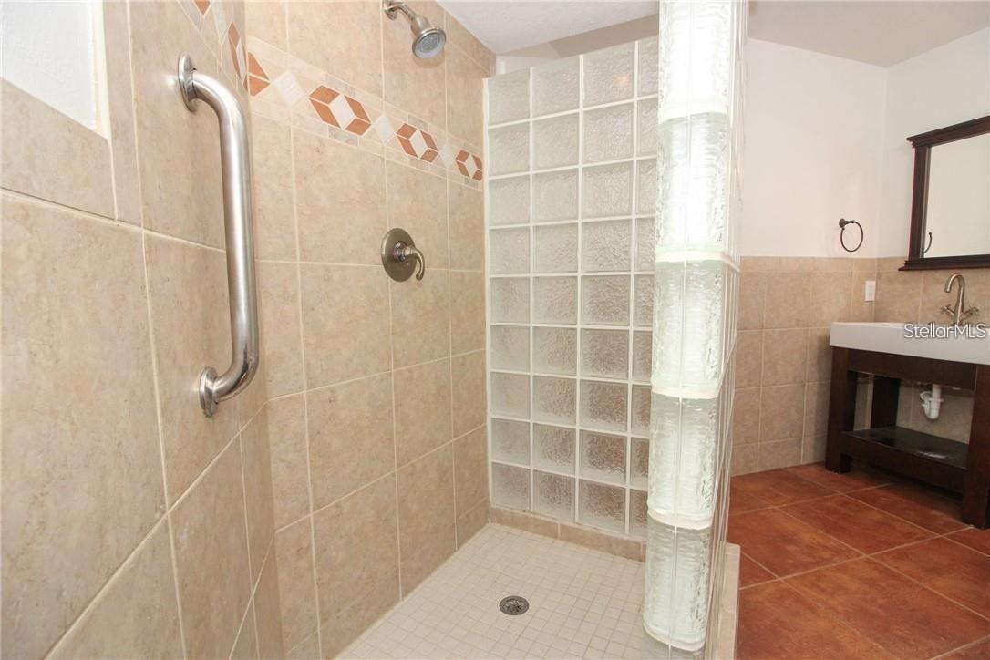 STONEWOOD MANORHOMES - Residential