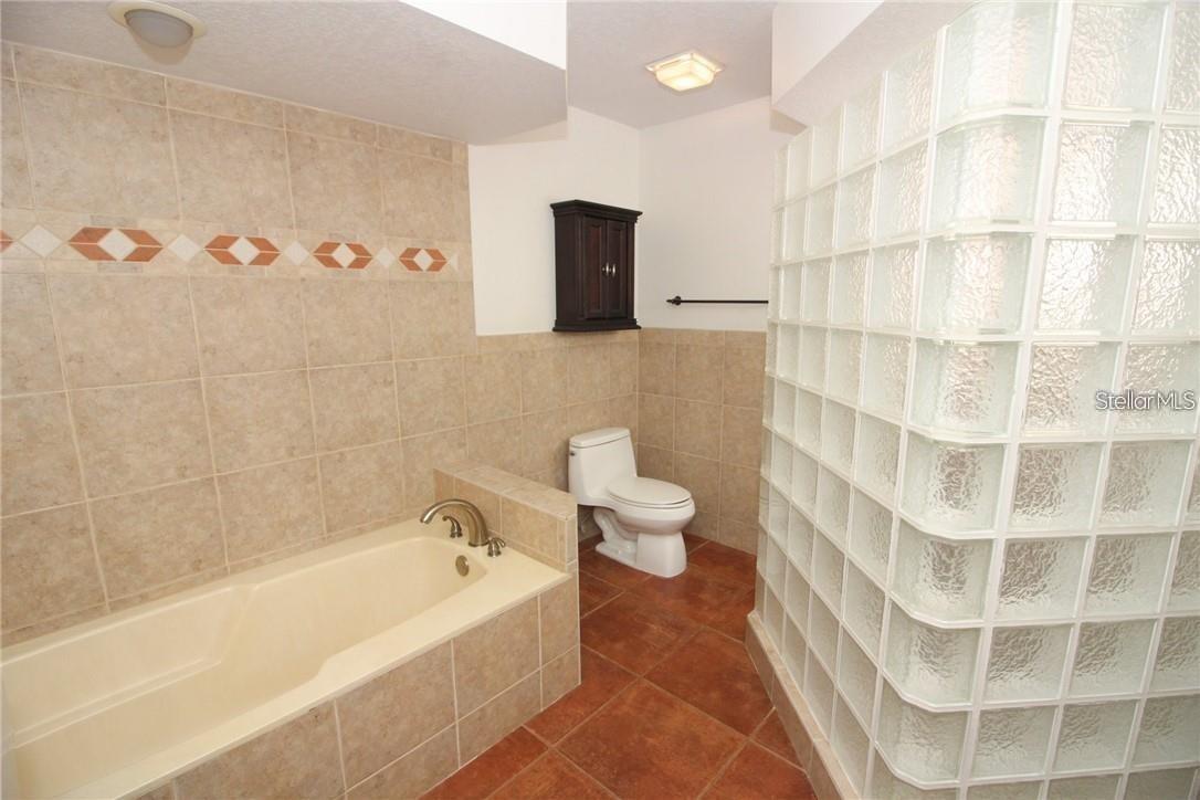 STONEWOOD MANORHOMES - Residential