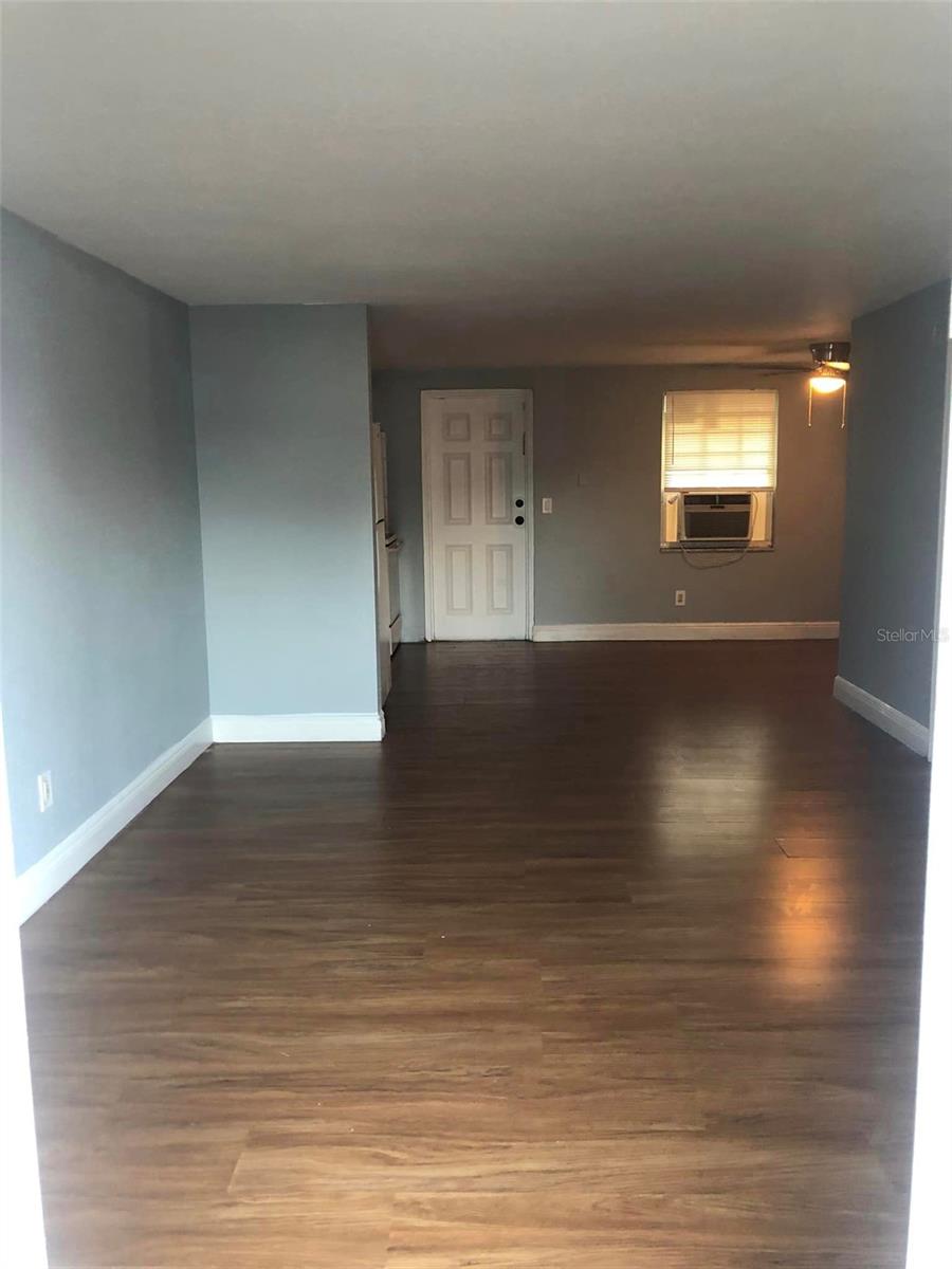 GORNTO LAKE APTS - Residential