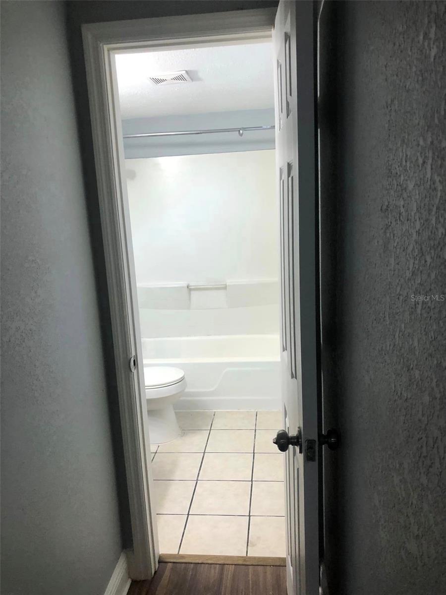 GORNTO LAKE APTS - Residential