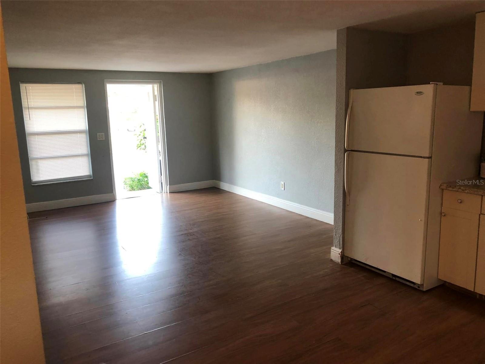 GORNTO LAKE APTS - Residential