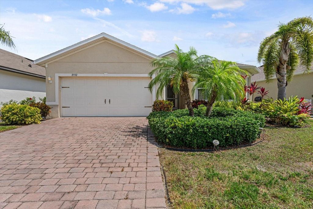 Photo of 8932 Excelsior Place, Venice, FL 34293 (MLS # A4691175)