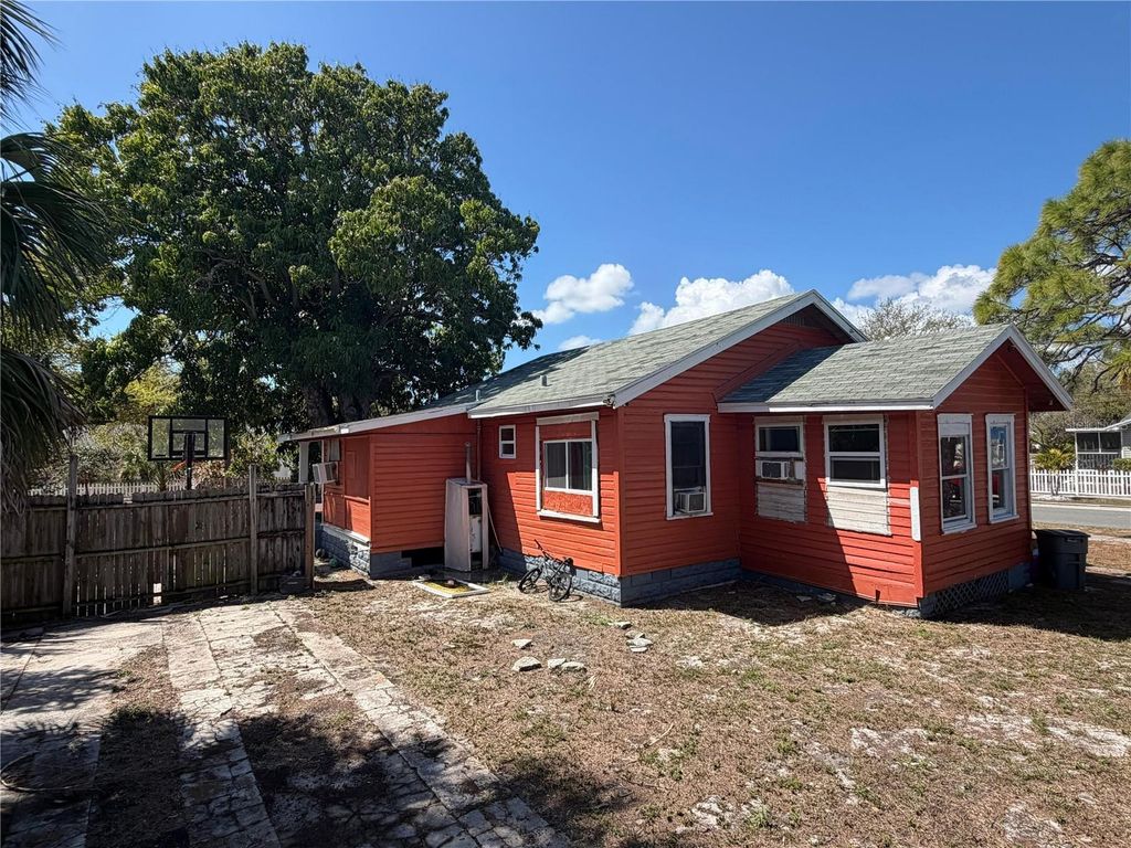 Photo of 2500 Oakdale Street S, St Petersburg, FL 33705 (MLS # O6389652)