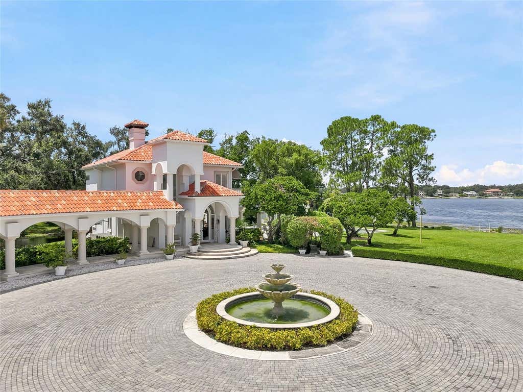Photo of 11104 Winthrop Way, Tampa, FL 33612 (MLS # TB8541938)