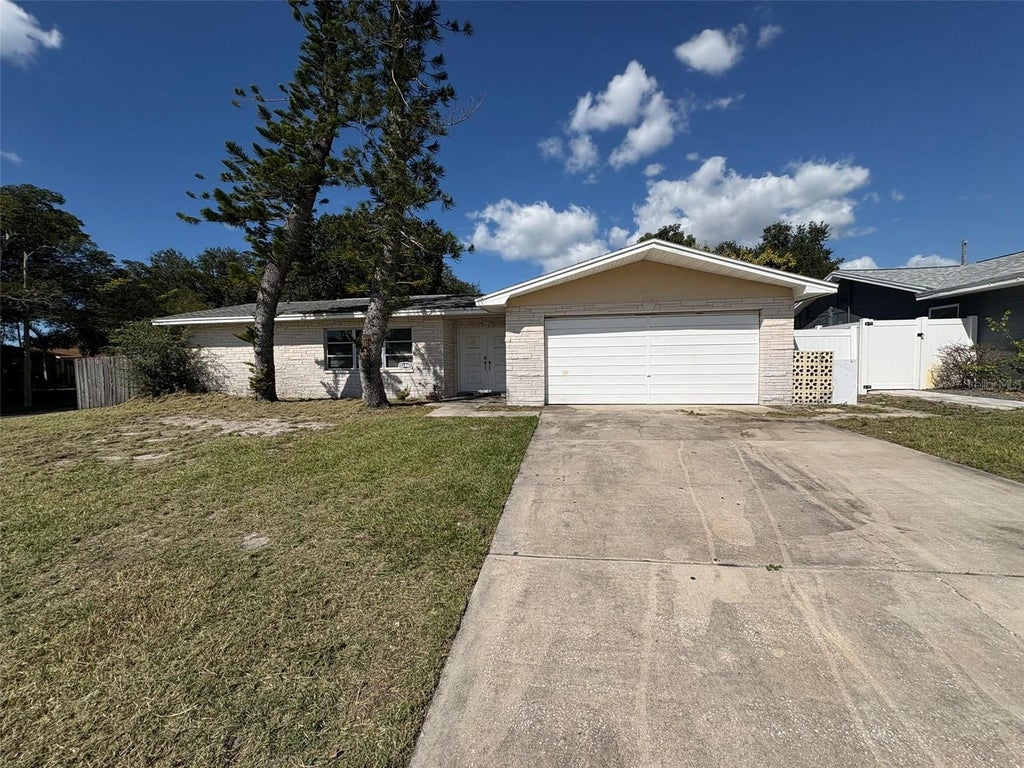 Photo of 13941 84th Terrace, Seminole, FL 33776 (MLS # TB8560431)