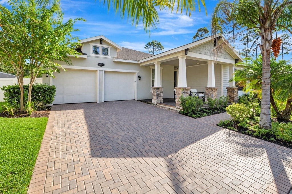 Photo of 8524 Vivaro Isle Way, Windermere, FL 34786 (MLS # G5118124)