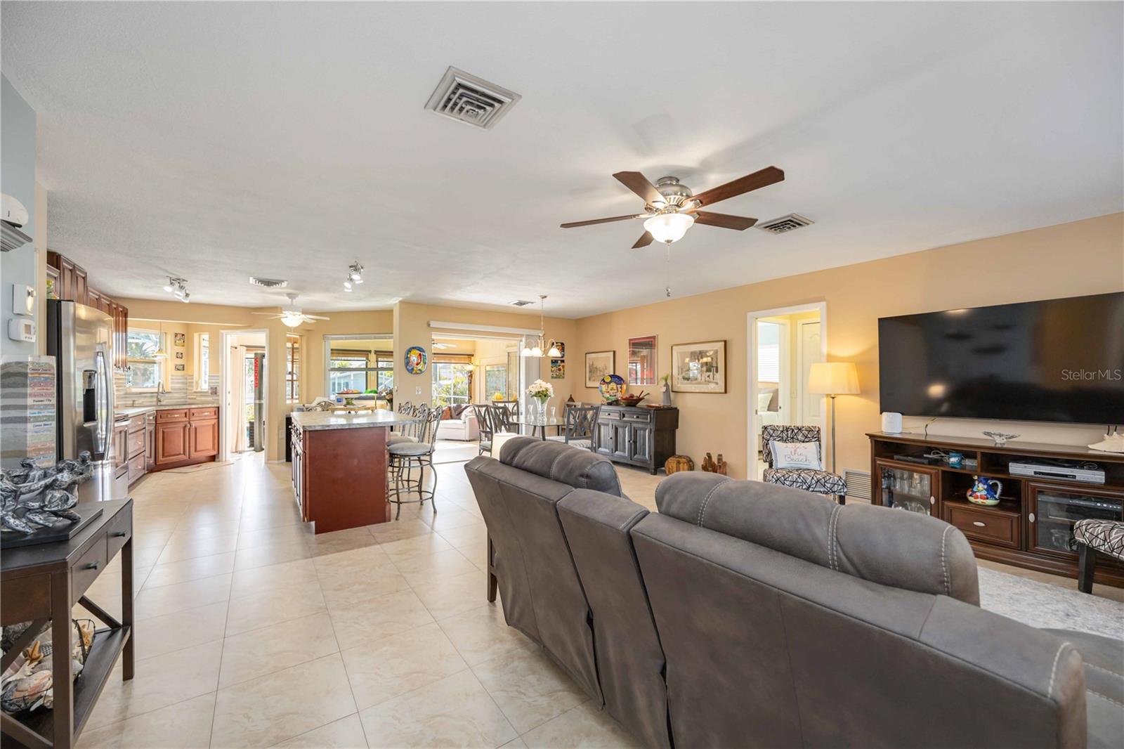 1940 GREENLAWN DRIVE