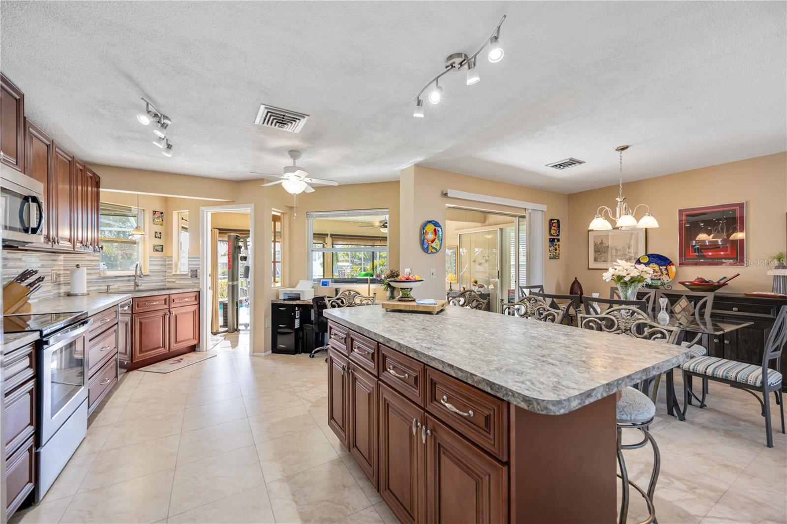 OVERBROOK GARDENS UNIT 2 - Residential