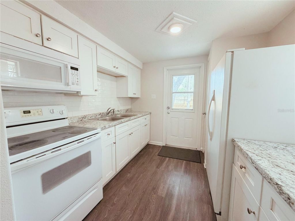 Photo of 5305 Oakwood Court #17, Tampa, FL 33610 (MLS # K4903457)