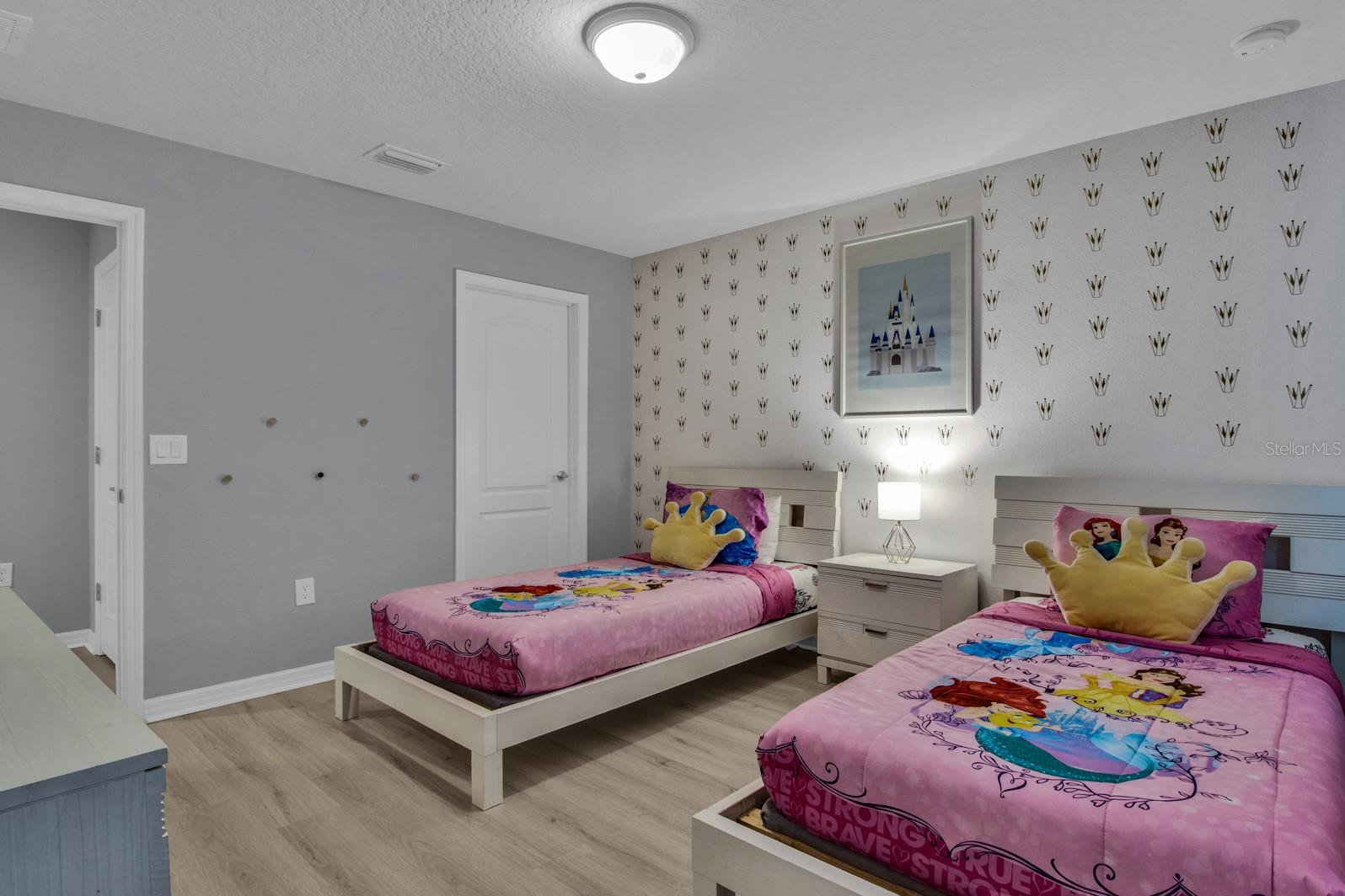 WINDSOR/WESTSIDE-PH 2B - Residential Lease