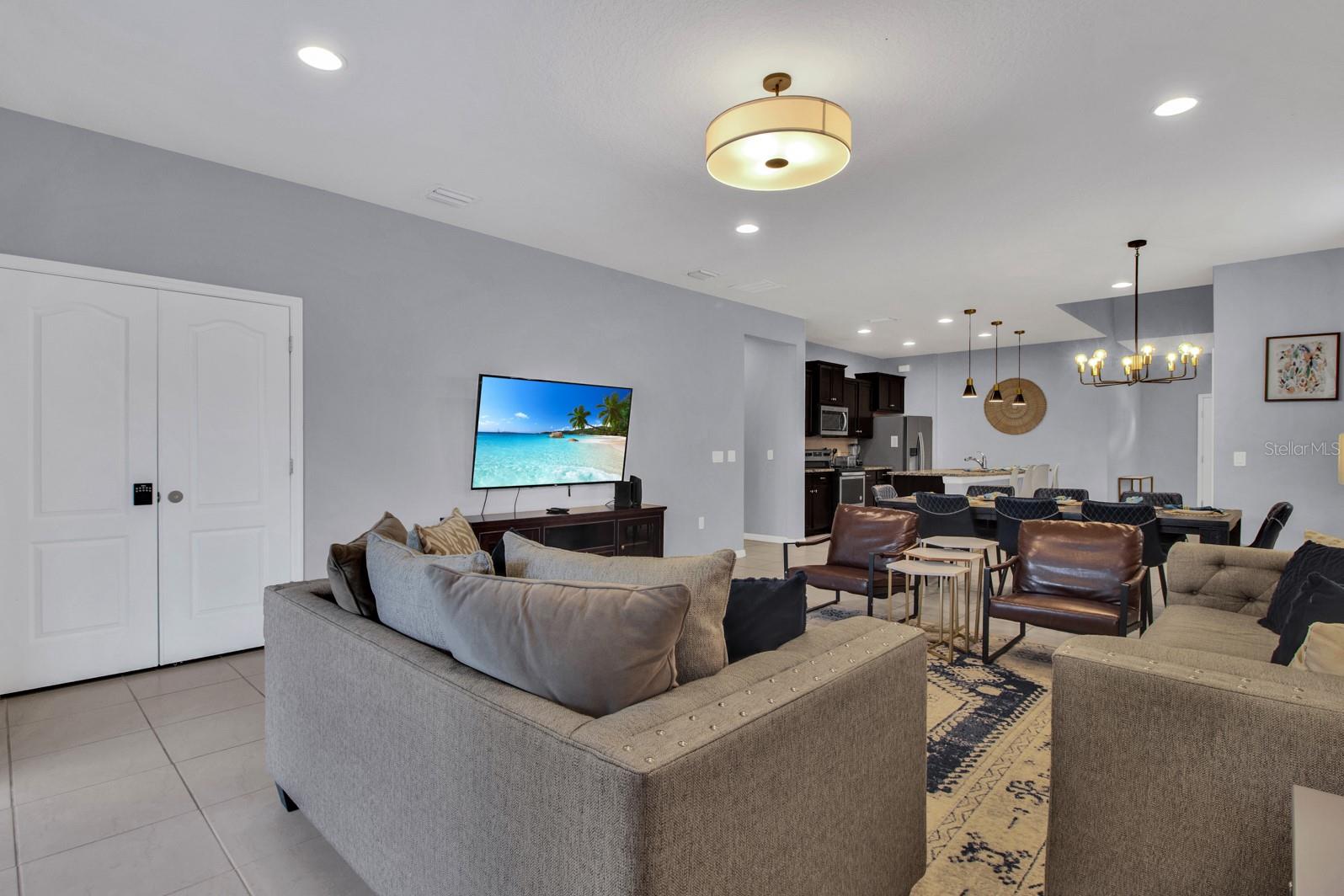 WINDSOR/WESTSIDE-PH 2B - Residential Lease