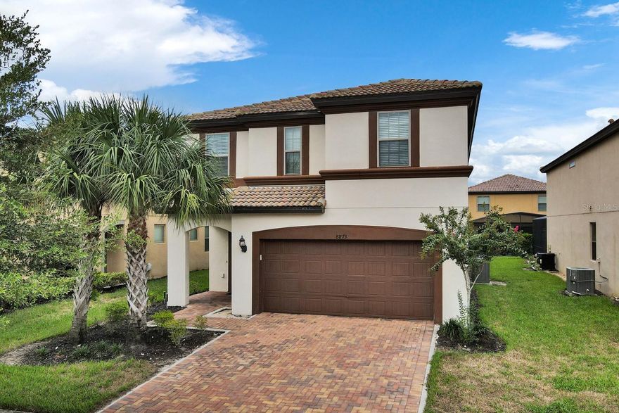 Exquisite 7-Bedroom Home in Windsor at Westside
Located in the highly desirable gated community of Windsor at Westside, this fully furnished 7-bedroom, 5.5-bathroom residence offers the ideal combination of comfort and resort-style living. The upgraded kitchen features granite countertops, a central island with breakfast bar, and stainless-steel appliances. The home is tastefully furnished throughout, and the private heated, screened pool provides the perfect space for relaxation and entertainment.
Community amenities include a lakefront clubhouse, resort-style pool, lazy river, splash pad, and fitness center. Conveniently located near Publix, Walmart, restaurants, and shopping, with golf courses close by. The property’s location is unmatched—just minutes from Disney World and a short drive to Universal, SeaWorld, Premium Outlets, and Orlando International Airport.