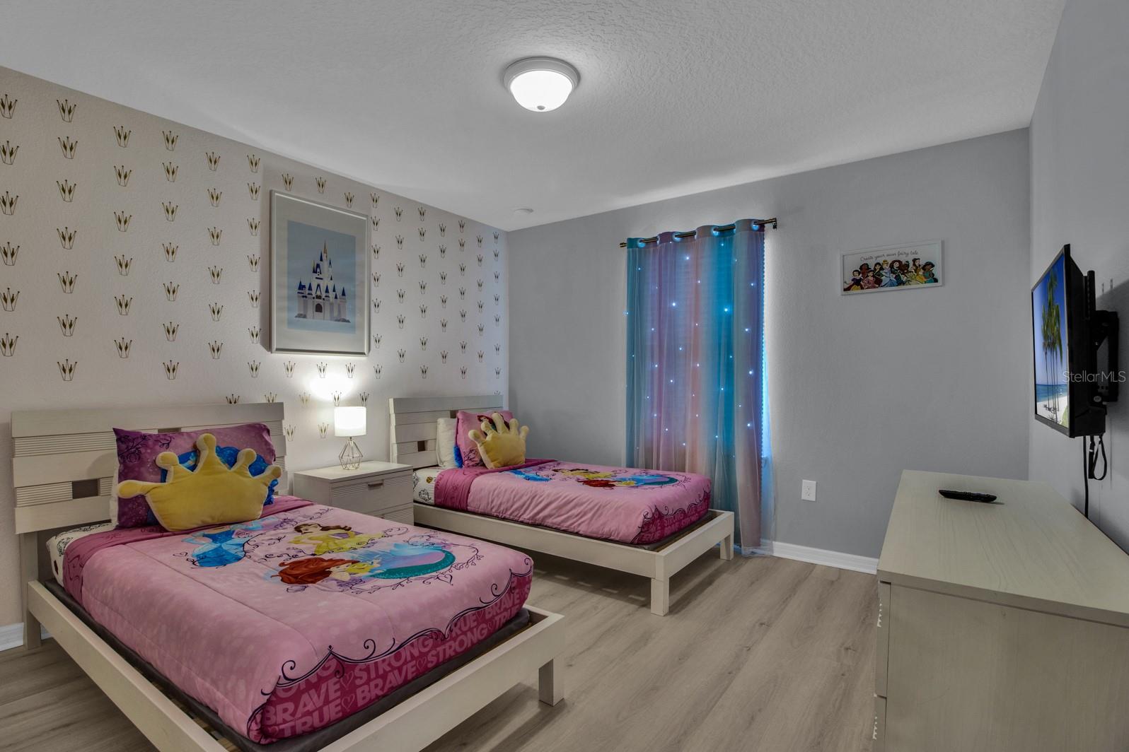WINDSOR/WESTSIDE-PH 2B - Residential Lease