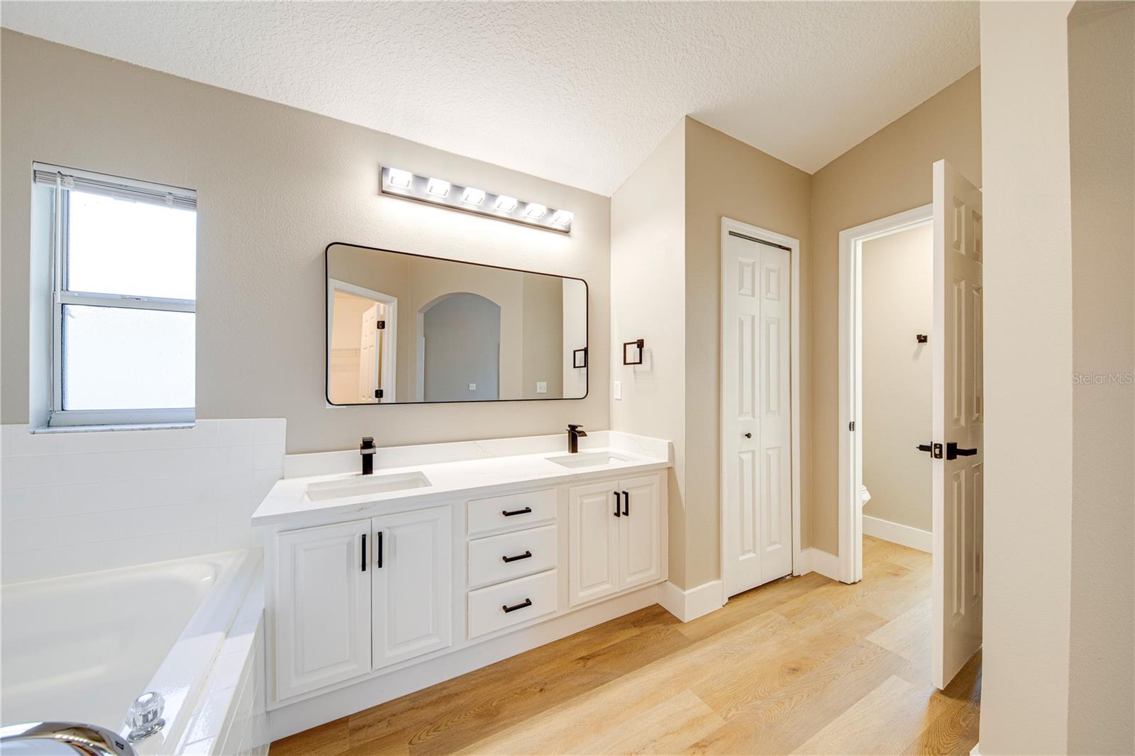 CARLTON VILLAGE PARK - Residential