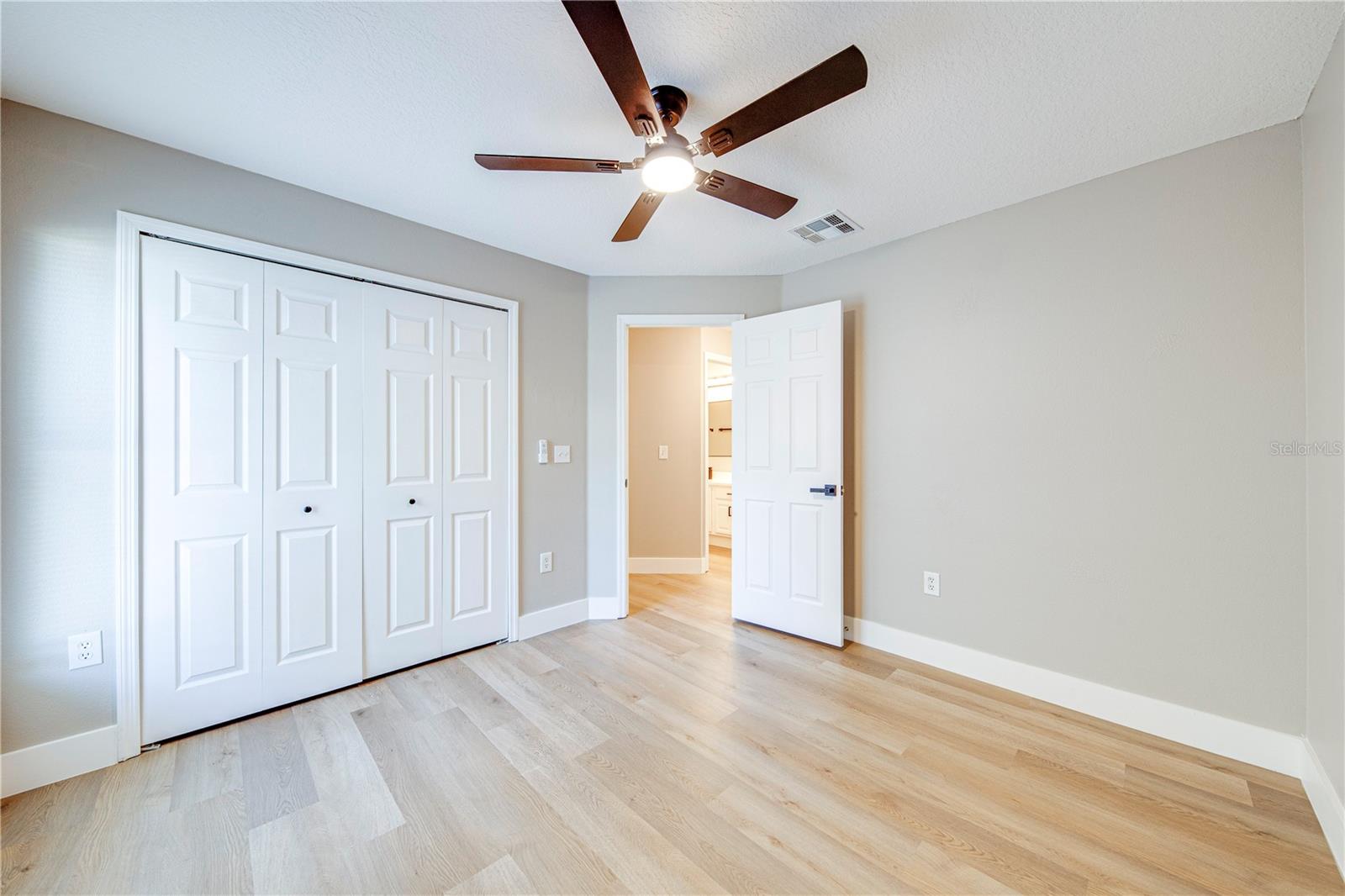 CARLTON VILLAGE PARK - Residential