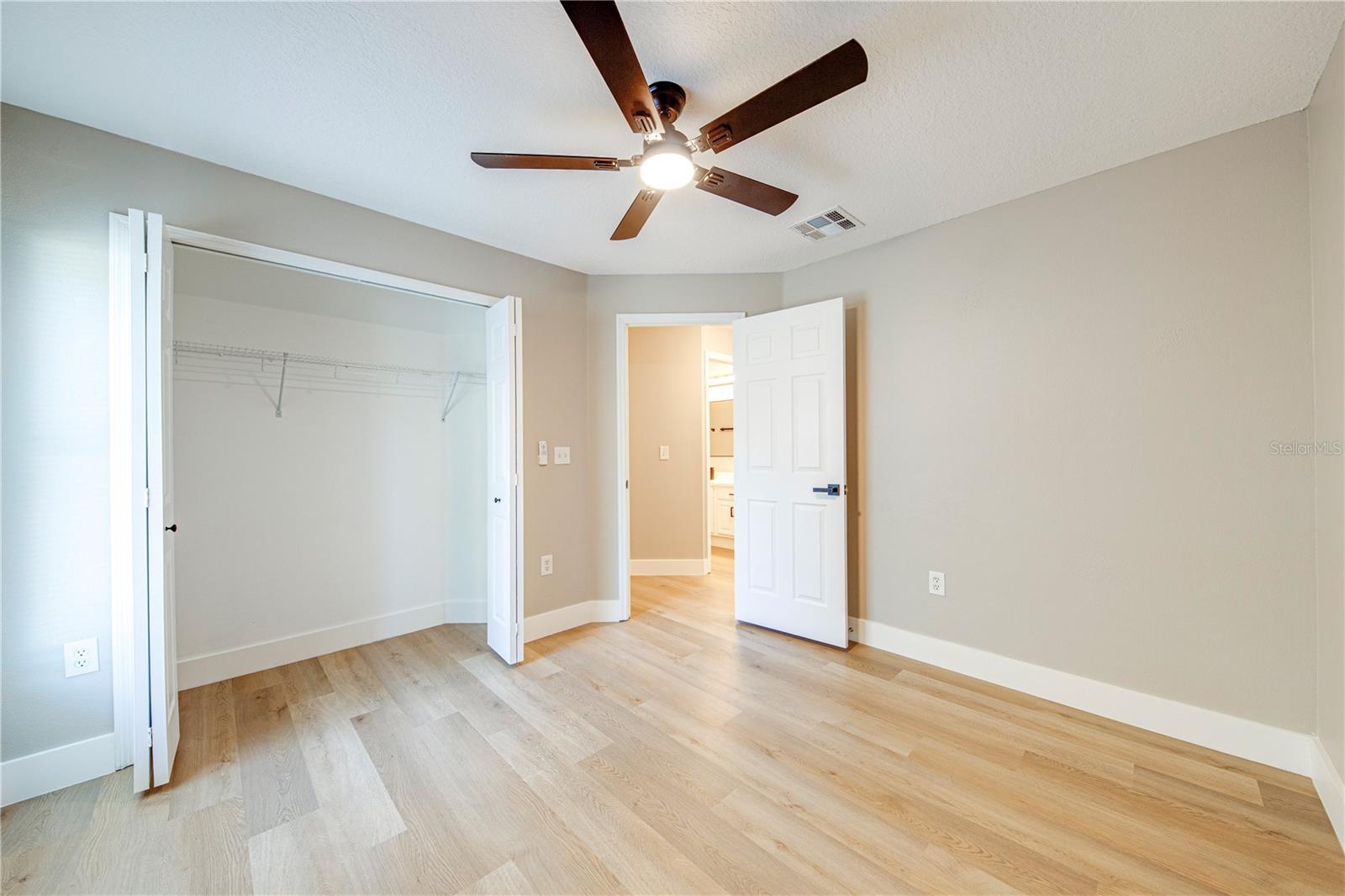 CARLTON VILLAGE PARK - Residential